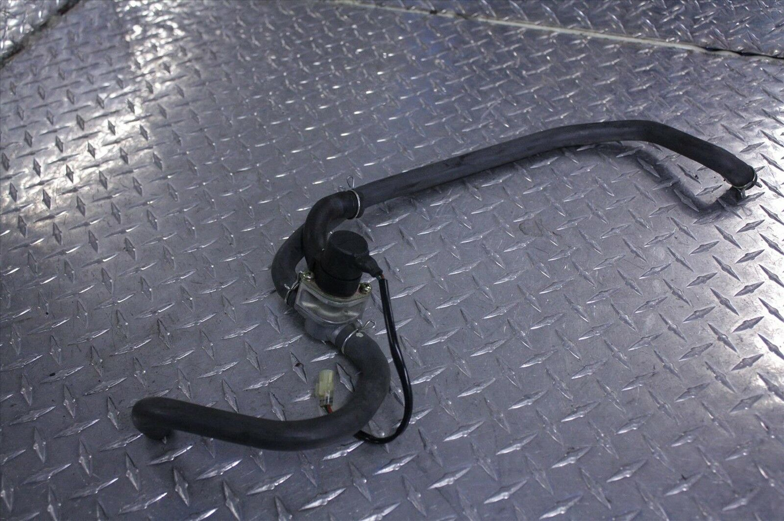 FoundAPart 03 HONDA VFR 800 INTERCEPTOR AIR VALVE SENSOR WITH HOSES